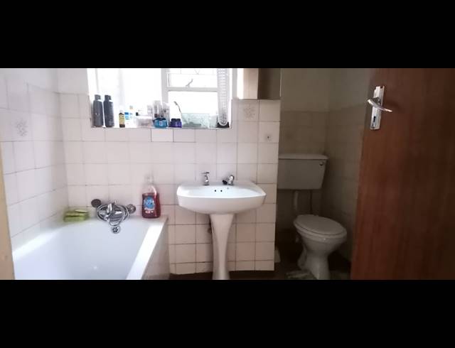 2 BEDROOM FLAT FOR SALE IN VEREENIGING CENTRAL